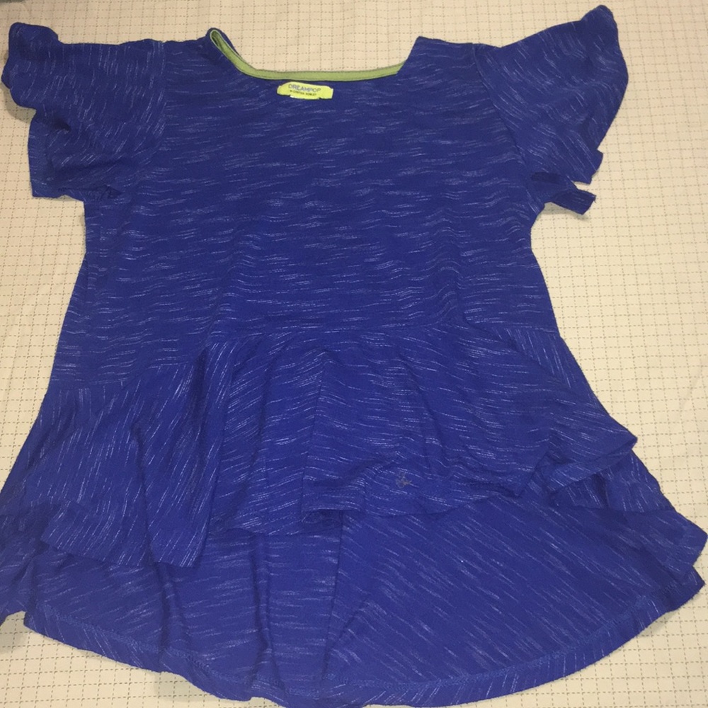 This is a flowy, cute hi-lo top.